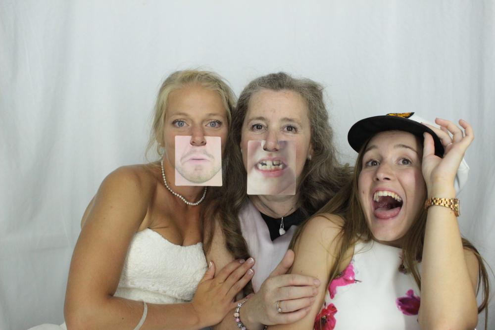 Laura & Oliver | View more photos from the event at gallery.myphotoboothexperience.co.uk/u/MyPhotoBoothExperienceLtd/Laura-Oliver
